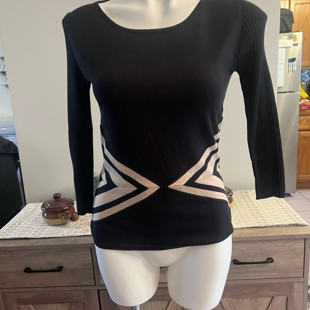 Black and Cream Fitted Graphic 3/4 Sleeve Blouse